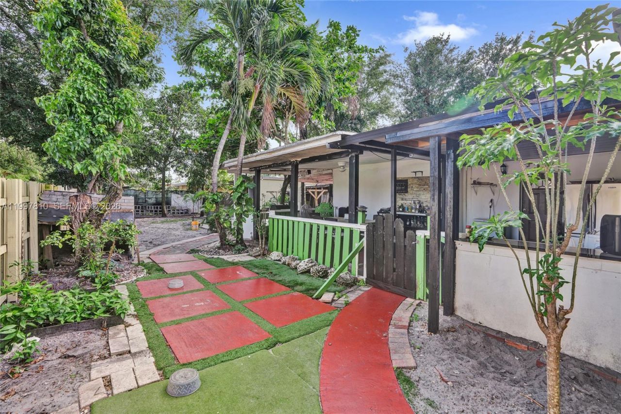 2158 NW 100th St, Miami, FL 33147 Photo