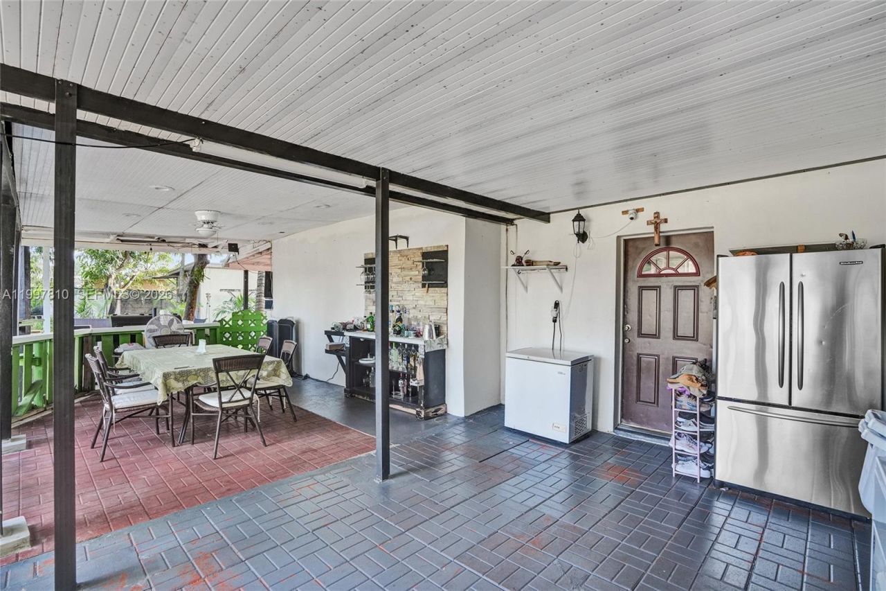 2158 NW 100th St, Miami, FL 33147 Photo