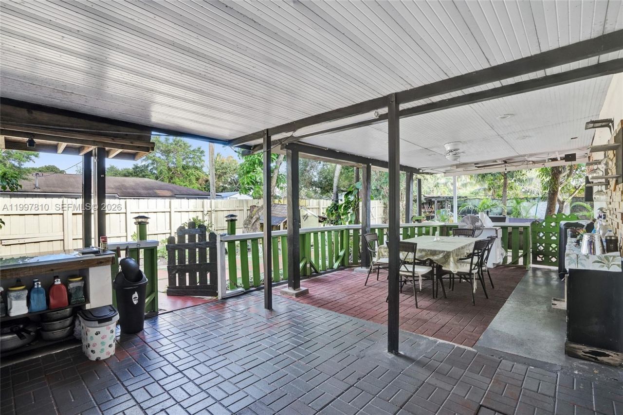 2158 NW 100th St, Miami, FL 33147 Photo