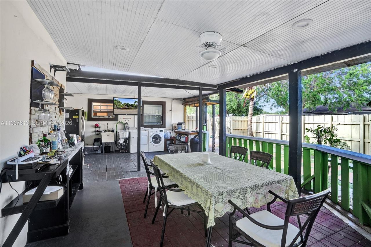 2158 NW 100th St, Miami, FL 33147 Photo