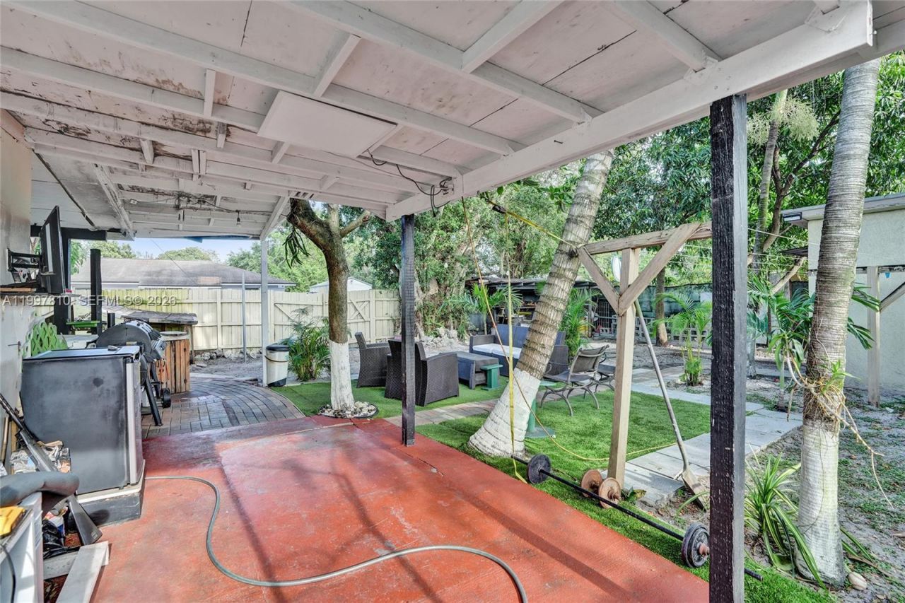 2158 NW 100th St, Miami, FL 33147 Photo