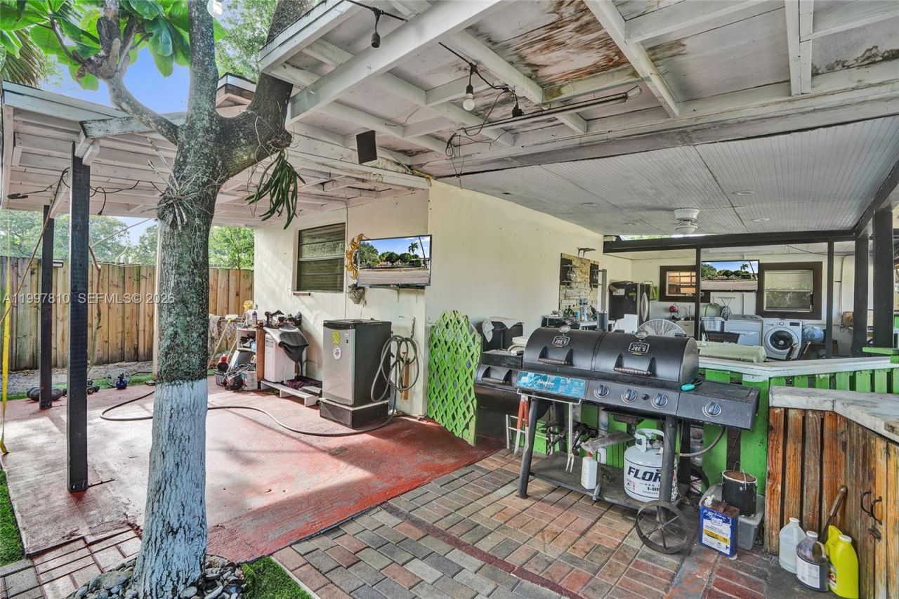 2158 NW 100th St, Miami, FL 33147 Photo