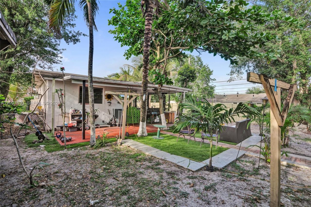 2158 NW 100th St, Miami, FL 33147 Photo