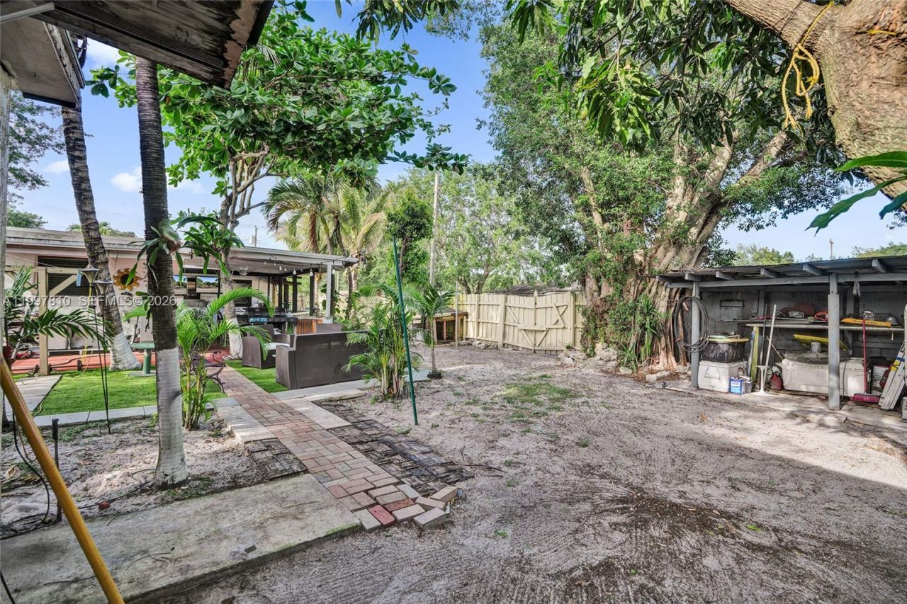 2158 NW 100th St, Miami, FL 33147 Photo