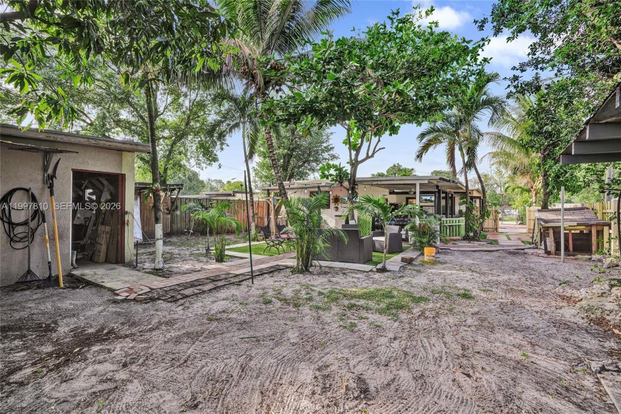 2158 NW 100th St, Miami, FL 33147 Photo