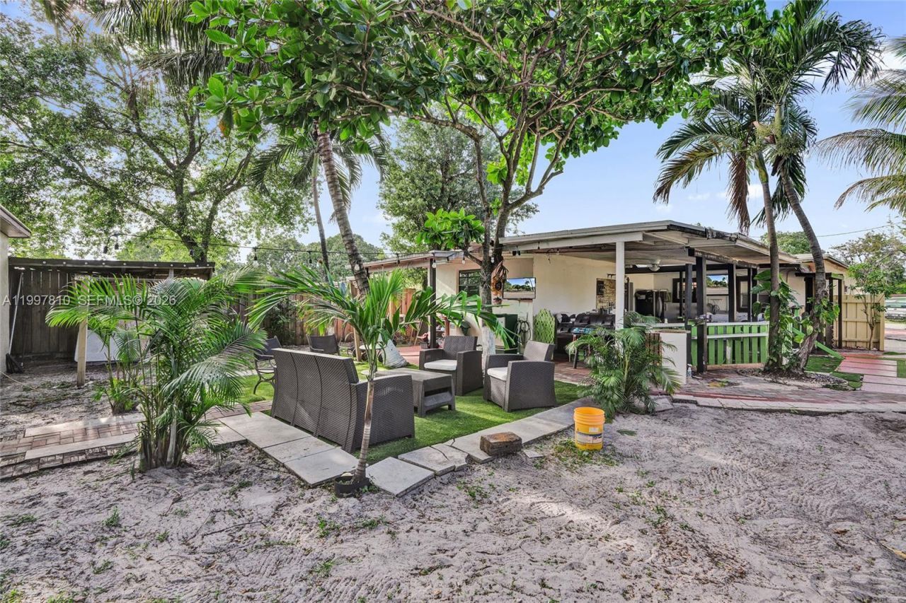 2158 NW 100th St, Miami, FL 33147 Photo