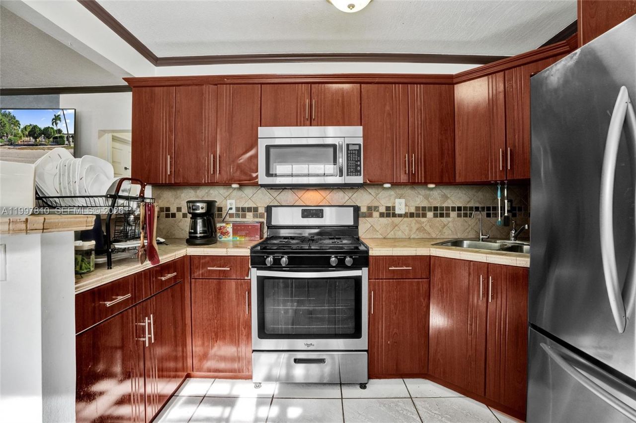 2158 NW 100th St, Miami, FL 33147 Photo