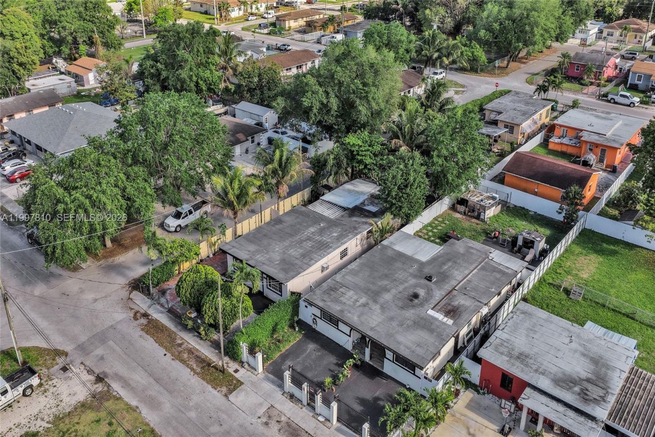 2158 NW 100th St, Miami, FL 33147 Photo