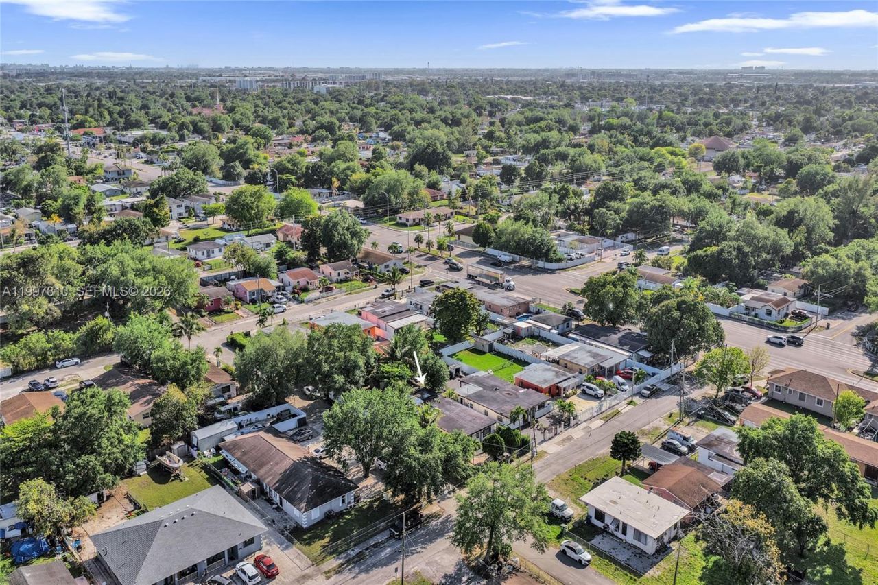 2158 NW 100th St, Miami, FL 33147 Photo