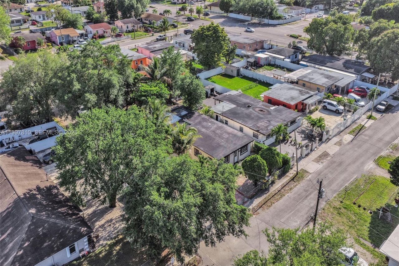 2158 NW 100th St, Miami, FL 33147 Photo