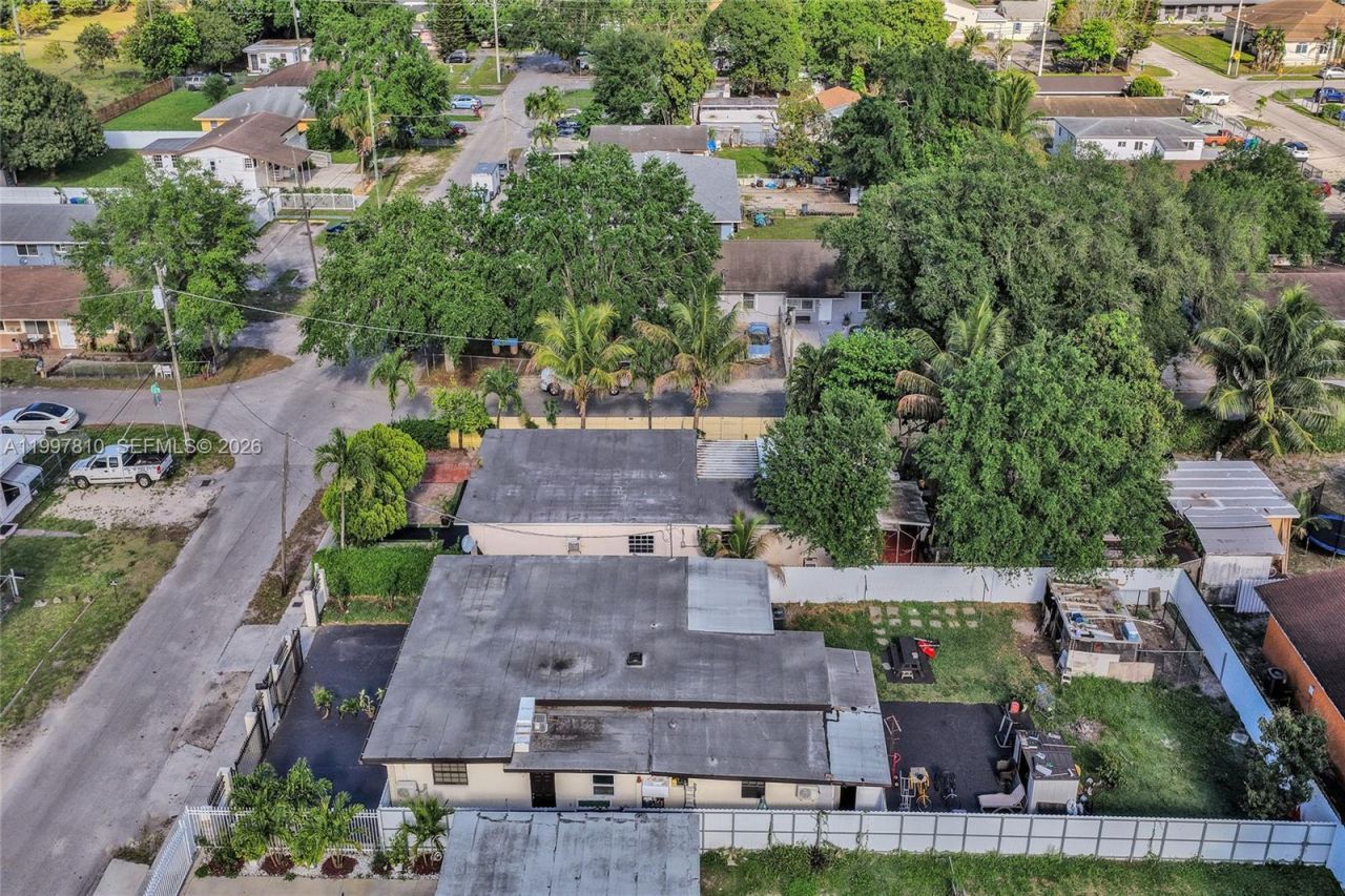 2158 NW 100th St, Miami, FL 33147 Photo