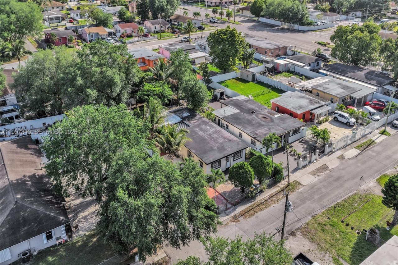 2158 NW 100th St, Miami, FL 33147 Photo