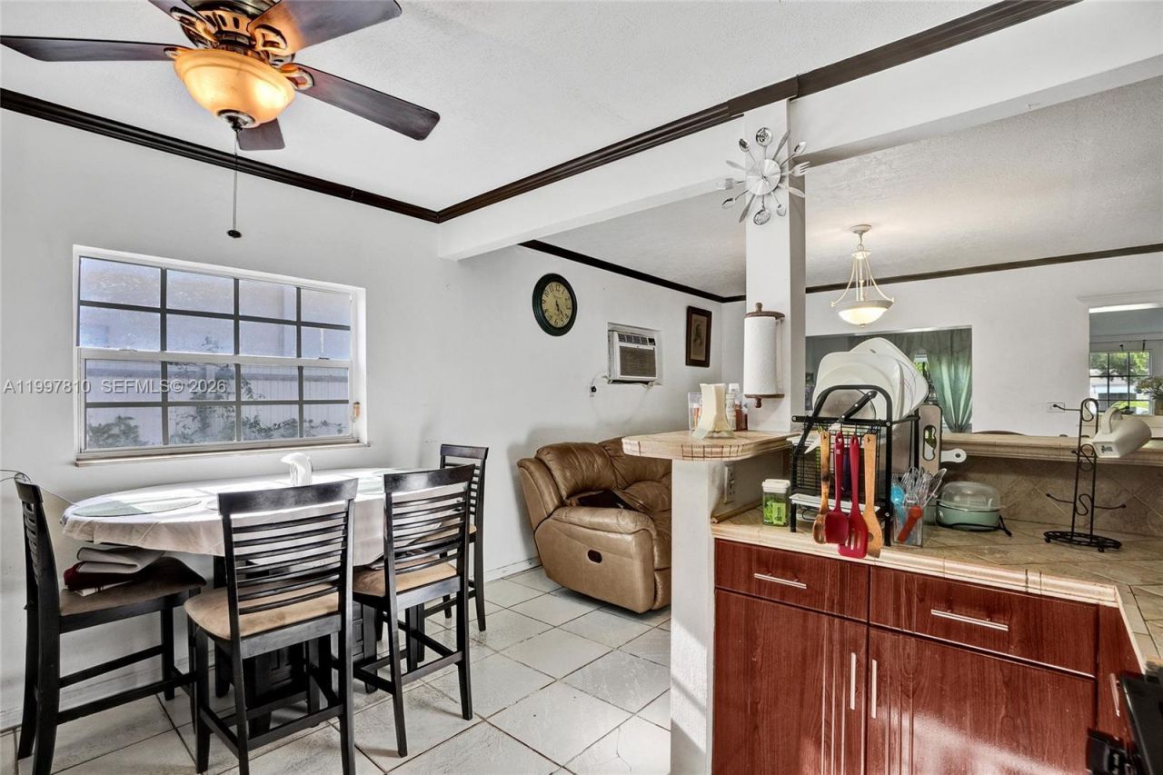 2158 NW 100th St, Miami, FL 33147 Photo