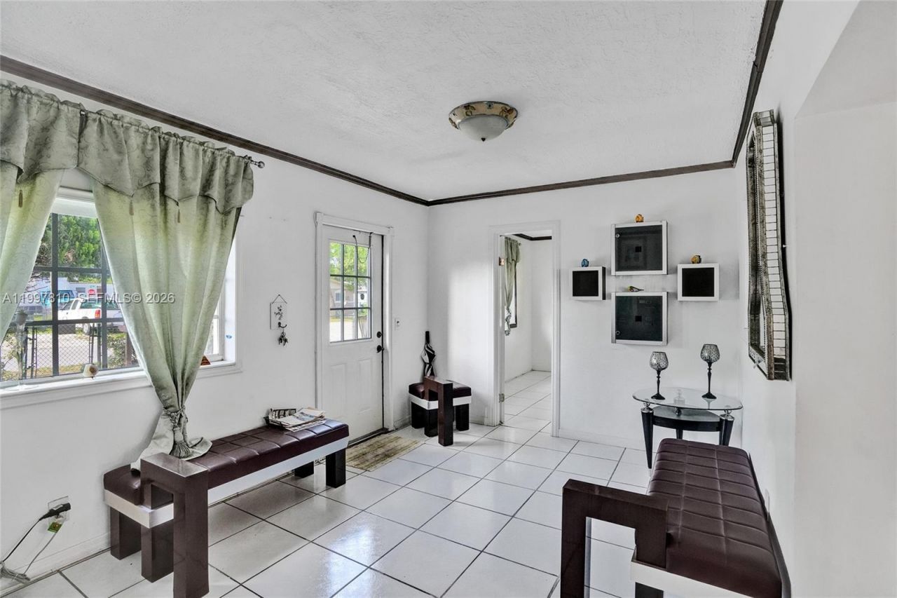 2158 NW 100th St, Miami, FL 33147 Photo