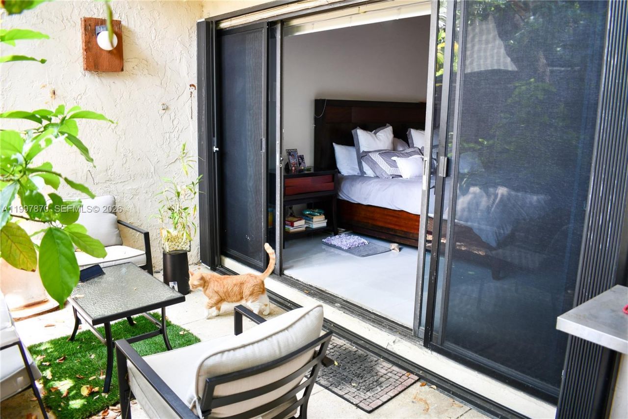 19420 NE 26th Ave, Unit 123D, Miami, FL 33180 Photo