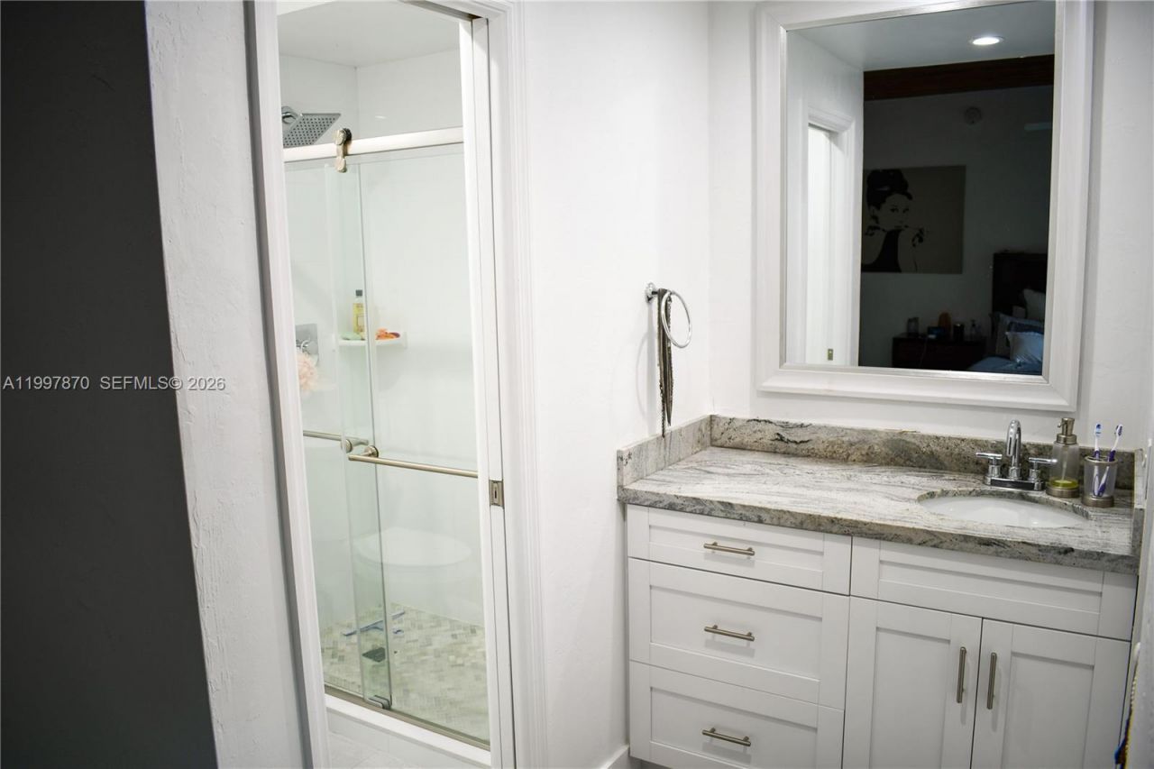 19420 NE 26th Ave, Unit 123D, Miami, FL 33180 Photo