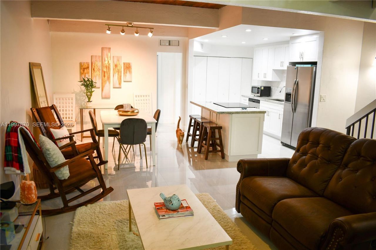 19420 NE 26th Ave, Unit 123D, Miami, FL 33180 Photo