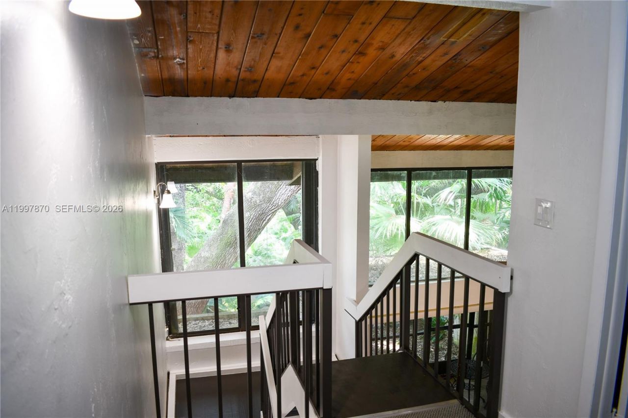 19420 NE 26th Ave, Unit 123D, Miami, FL 33180 Photo