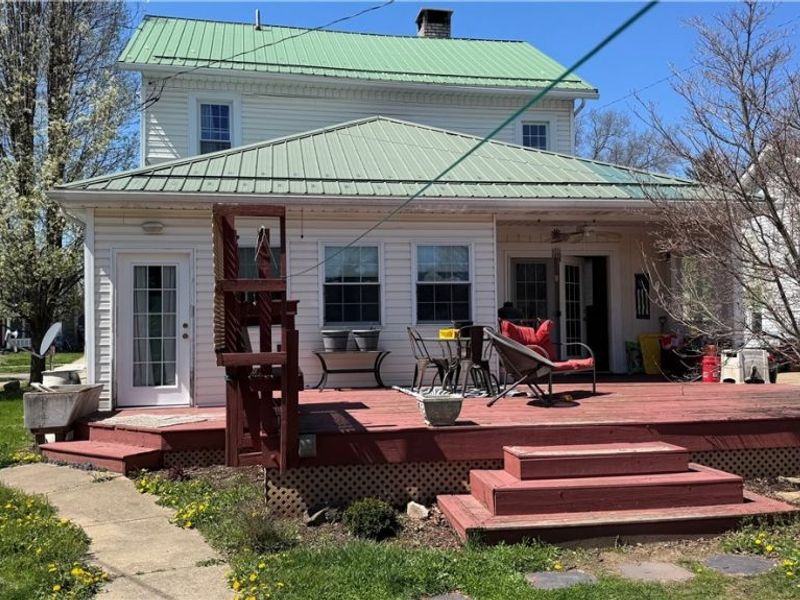 417 2nd Street NE, New Philadelphia, OH 44663 Photo 2