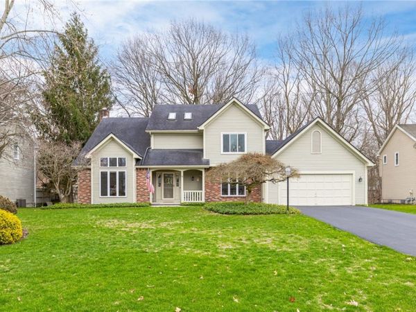 5 Cobblestone Crossing , Penfield, NY 14526