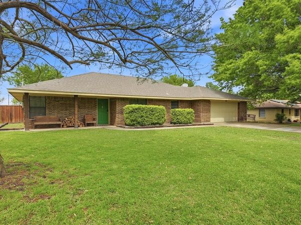 201 N Brown Street , Tom Bean, TX 75489