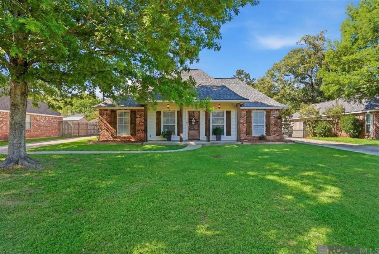7375 Fox Run Dr, Denham Springs, LA 70706 Main Photo