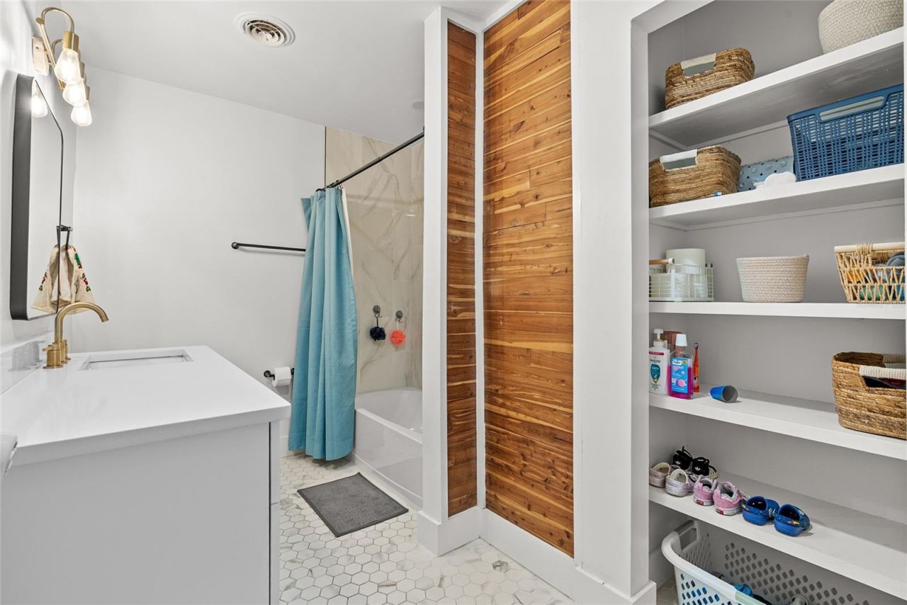 2004 Virginia Drive, Bradenton, FL 34205 Photo