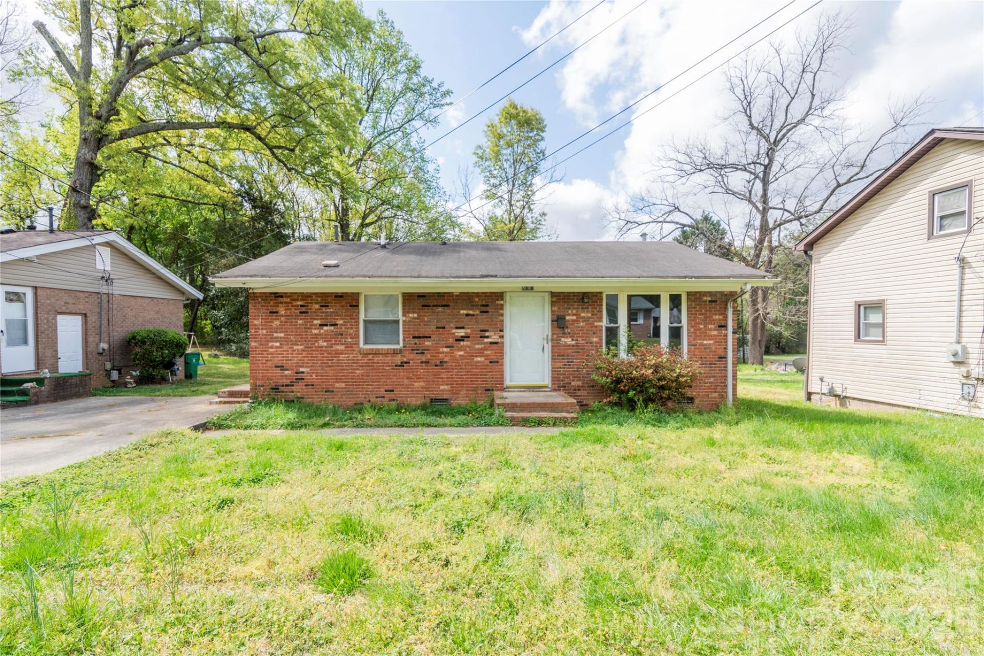 2019 Holly Street, Charlotte, NC 28216 Main Photo