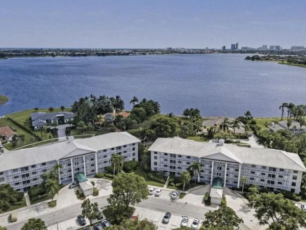 3526 Whitehall Drive, Unit 404, West Palm Beach, FL 33401