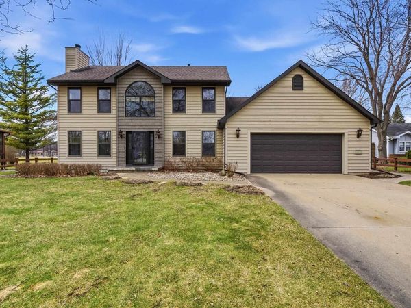 2415 PARKSIDE DRIVE, Oshkosh, WI 54901