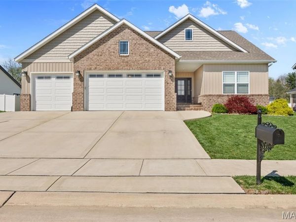 309 Stonebriar Drive, Troy, IL 62294