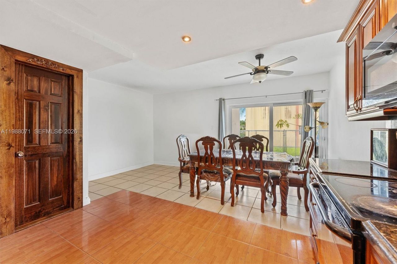 314 NE , Unit 16C, Miami, FL 33161 Photo