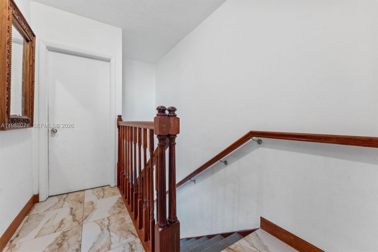 314 NE , Unit 16C, Miami, FL 33161 Photo