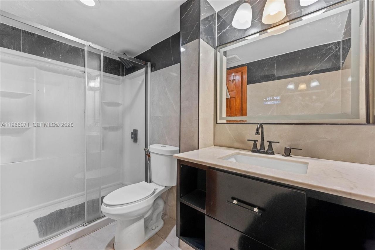 314 NE , Unit 16C, Miami, FL 33161 Photo