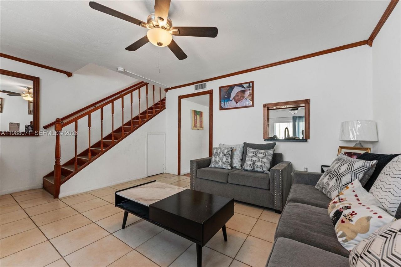 314 NE , Unit 16C, Miami, FL 33161 Photo