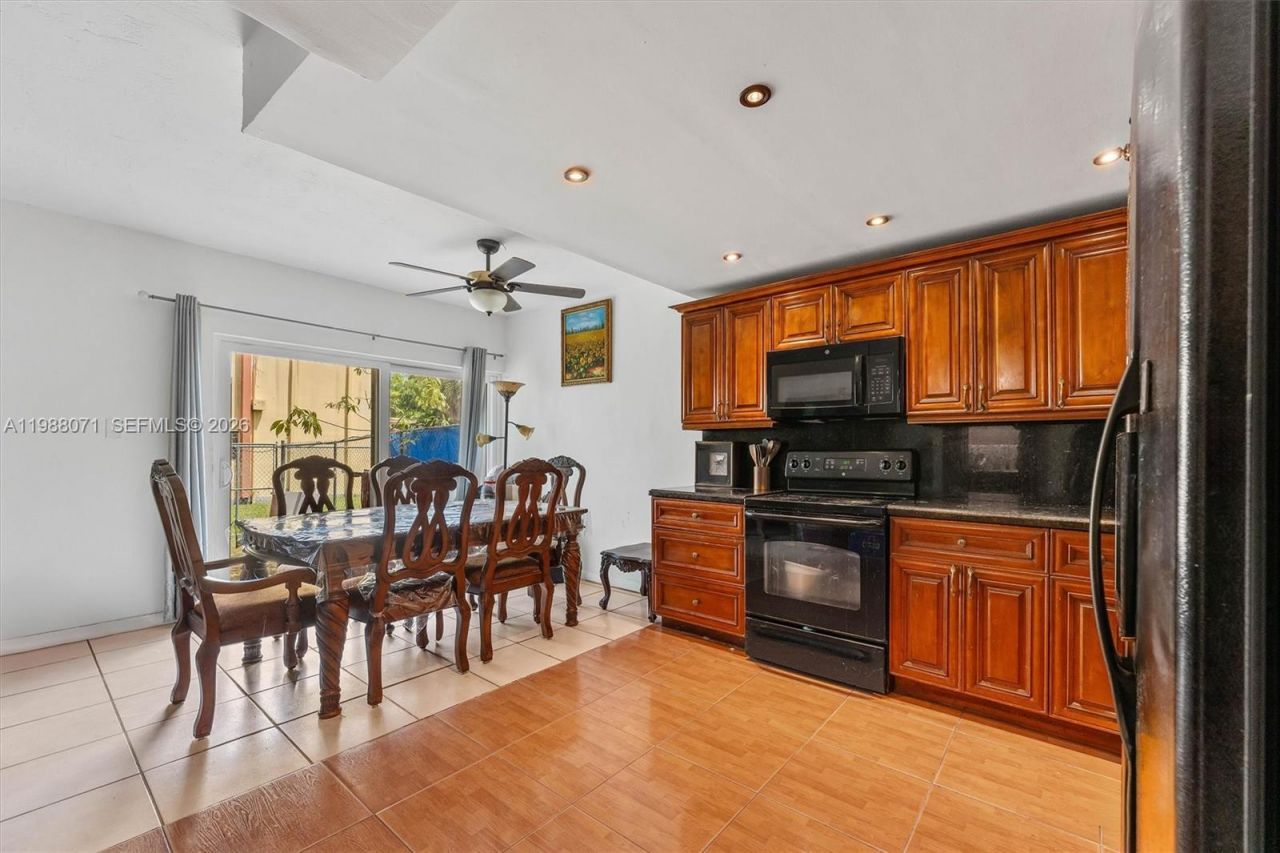 314 NE , Unit 16C, Miami, FL 33161 Photo