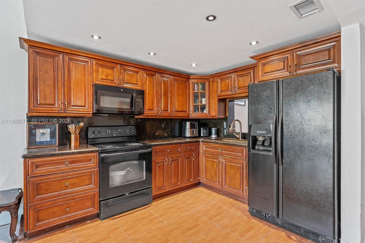 314 NE , Unit 16C, Miami, FL 33161 Photo