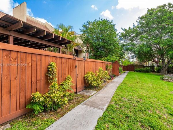 6724 SW 114th Pl , Unit E, Miami, FL 33173