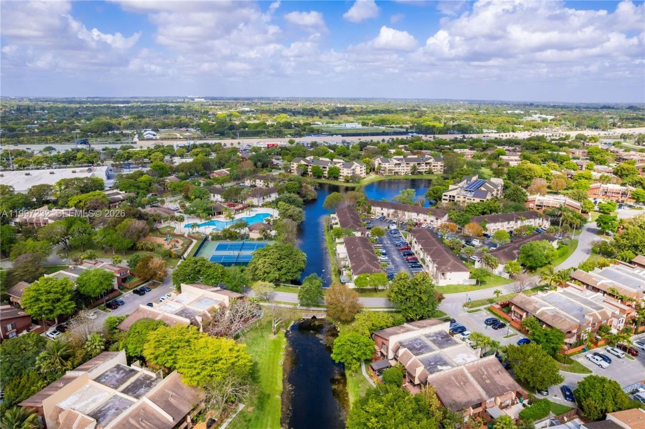 6724 SW 114th Pl, Unit E, Miami, FL 33173 Photo