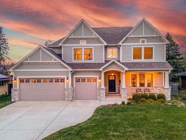 1849 N Chestnut Avenue , Arlington Heights, IL 60004