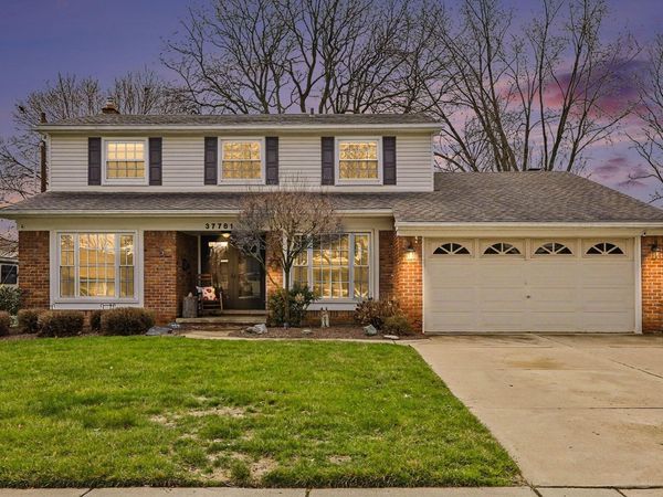 37781 Ladywood, Livonia, MI 48154