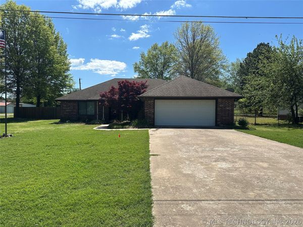 908 Linn Avenue , Wagoner, OK 74467