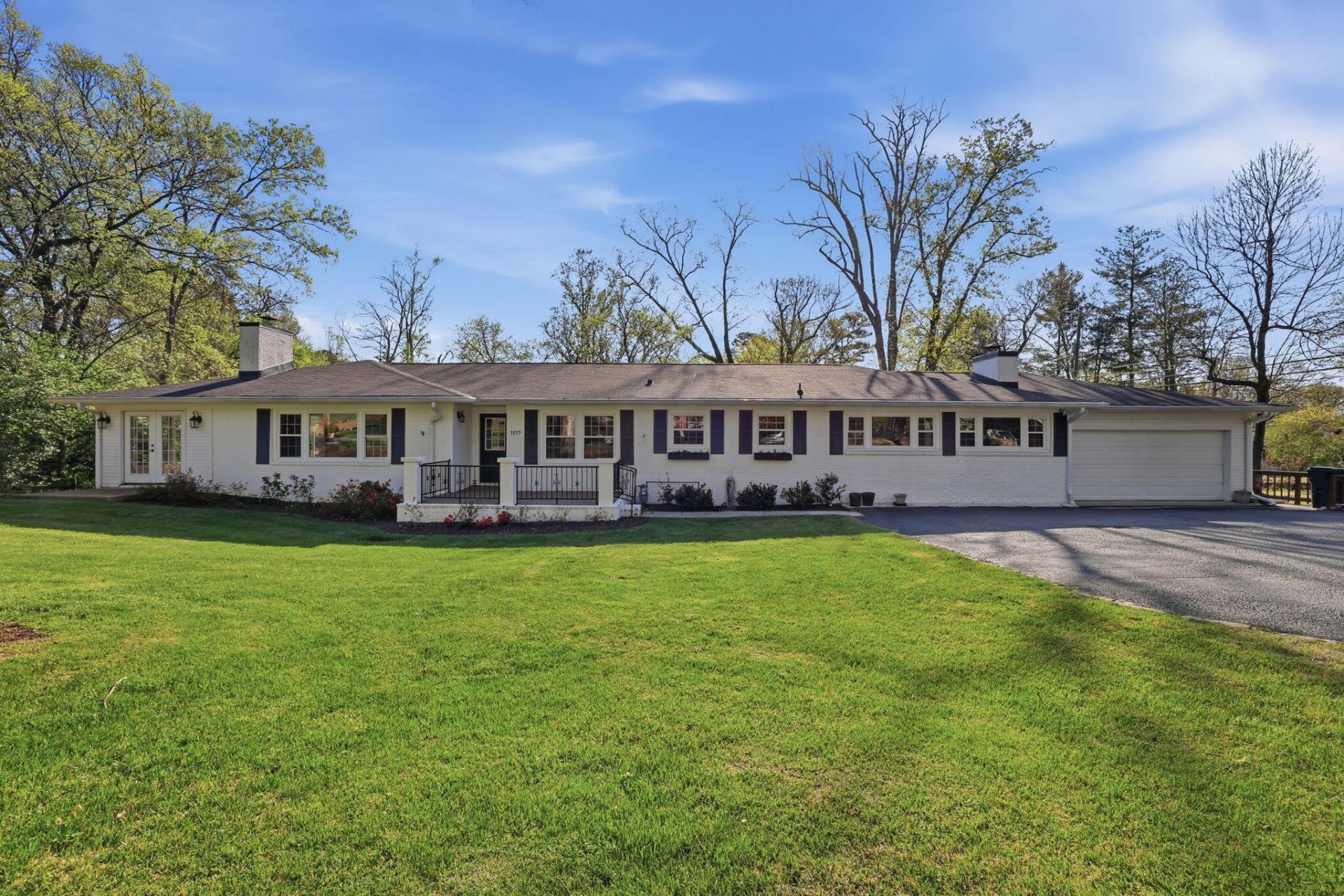 1217 Peter Pan Road, Lookout Mountain, GA 30750 Main Photo