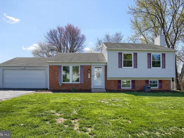 915 DERBYSHIRE AVENUE, MECHANICSBURG, PA 17055