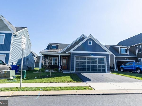 1404 BARRINGTON DRIVE, MOUNT JOY, PA 17552