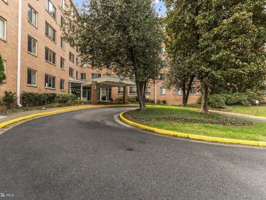 3000 SPOUT RUN PARKWAY, Unit D512, ARLINGTON, VA 22201