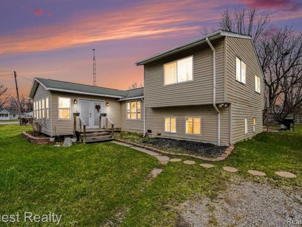 2103 Valley Forge Street, Burton, MI 48519