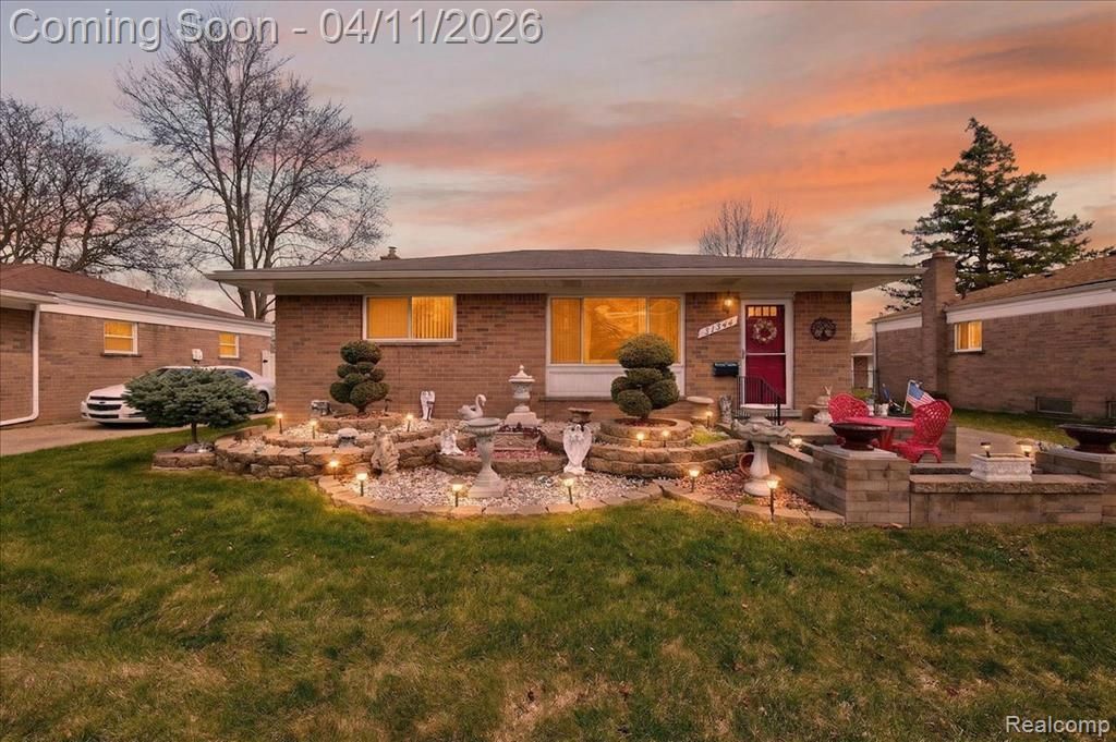 31344 Newport Drive, Warren, MI 48088 Main Photo