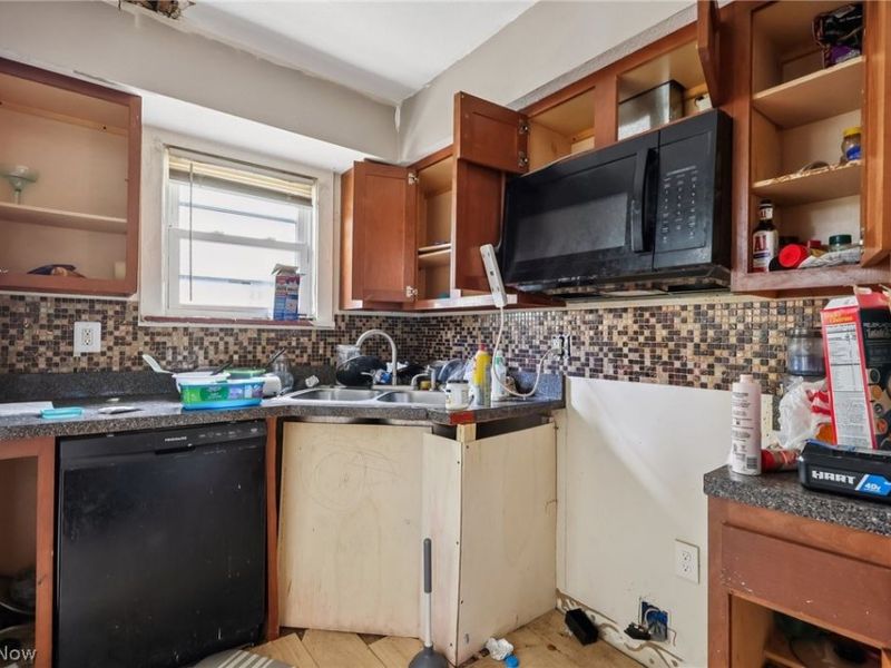 18310 La Salle Avenue, Cleveland, OH 44119 Photo 13