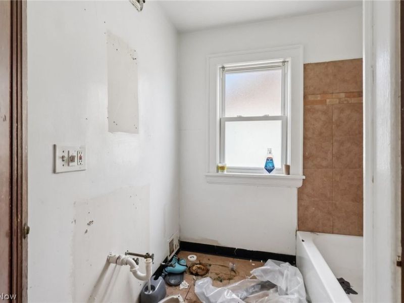 18310 La Salle Avenue, Cleveland, OH 44119 Photo 19